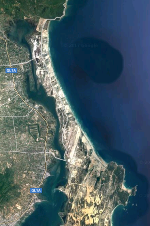 Ảnh chụp vệ tinh toàn bộ bãi dài vịnh Cam Ranh
