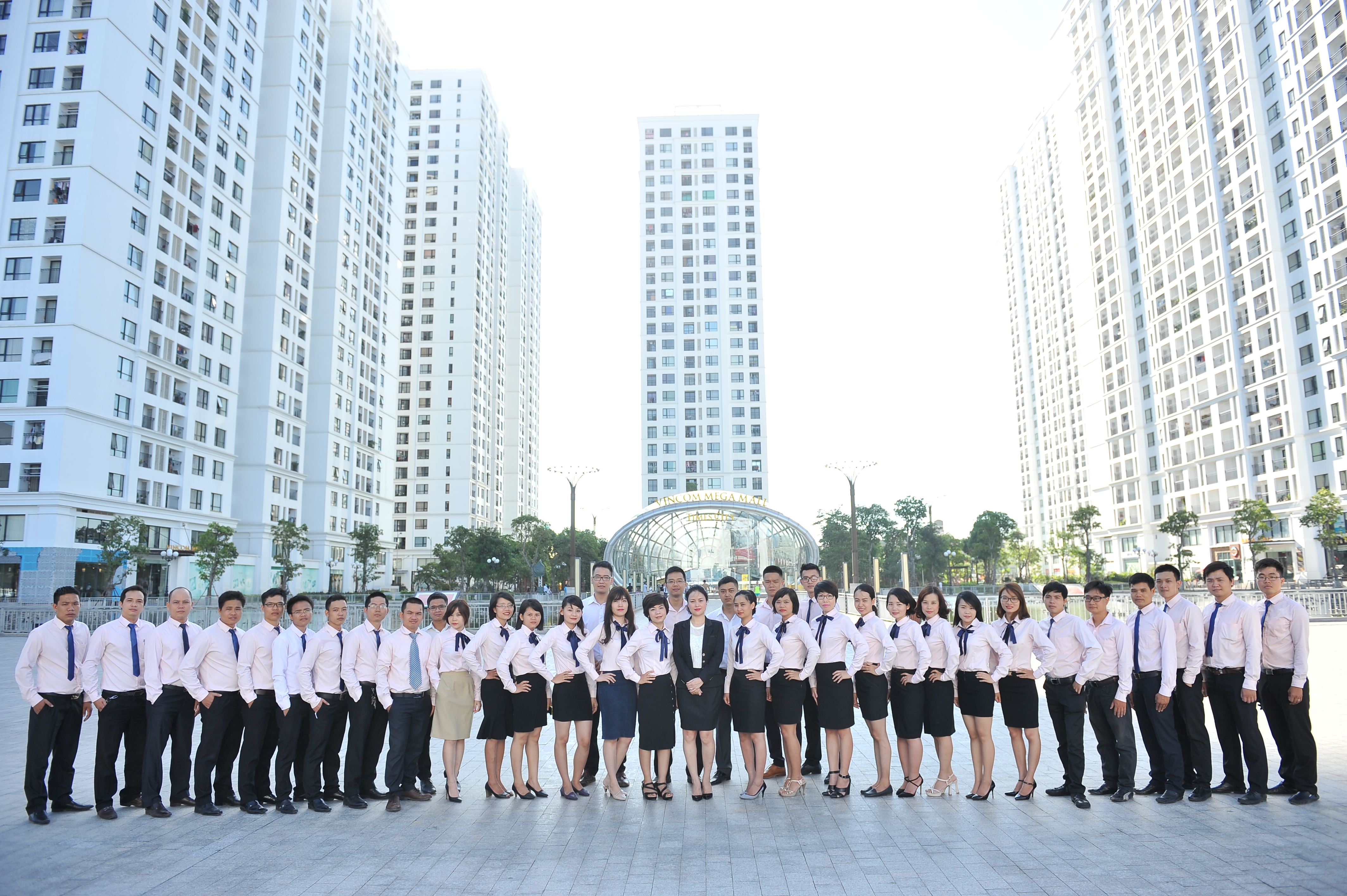 Đội ngũ chuyên viên bán lại dự án Luxgarden chuyên nghiệp tại Nguyễn Văn Quỳ quận 7